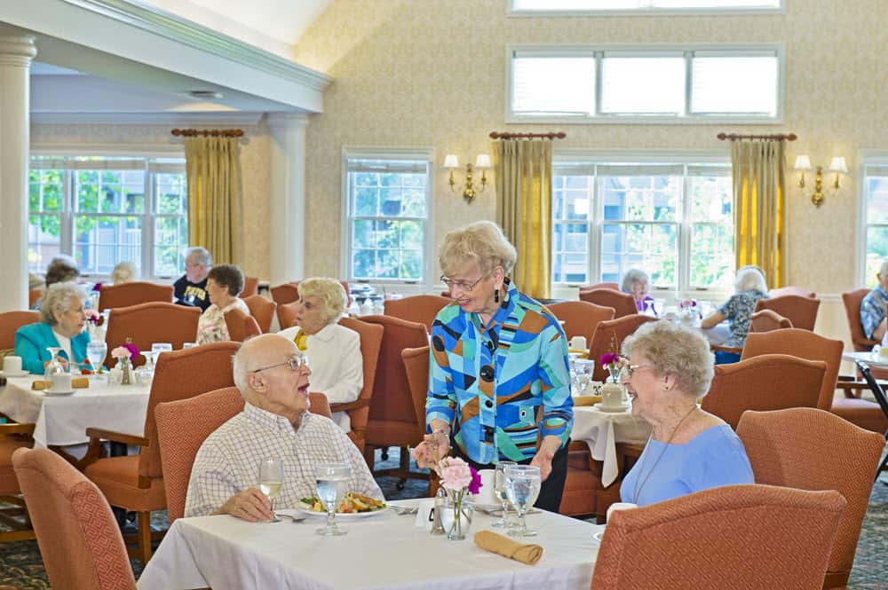 residents dining together at four seasons restuarant